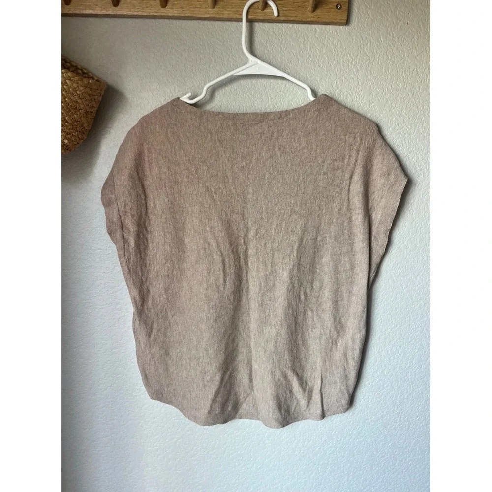 Aaeda Women Taupe Beige Knit Top Felted Floral Applique Cap Sleeve Sweater